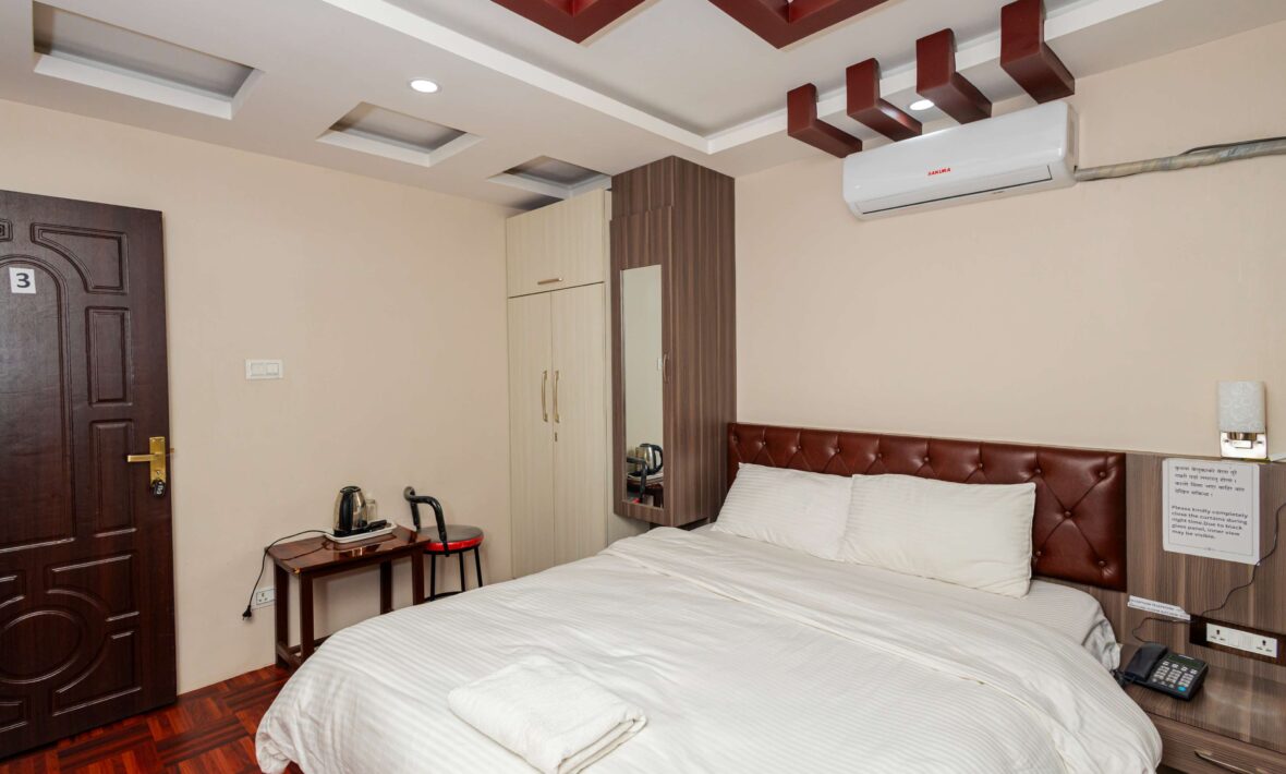 Three-Bedroom Apartment with Living Room